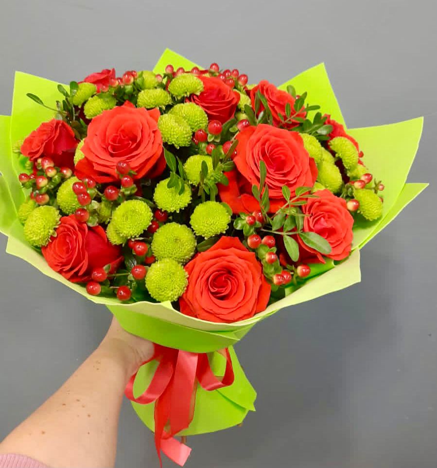 Букет цветов из: Хризантемы и Розы в Синегорье