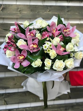 Букет цветов из: Розы и Хризантемы в Синегорье