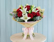 Букет цветов из:  Лилии и Розы в Синегорье