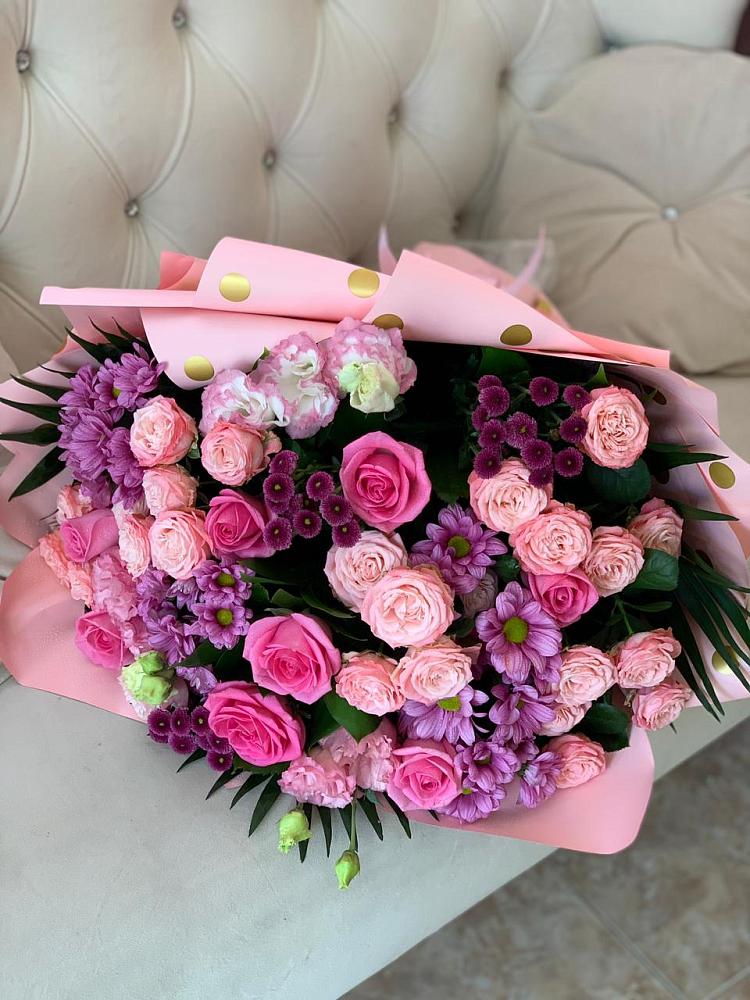 Букет цветов из: Хризантемы, Розы и Лизиантусы в Синегорье