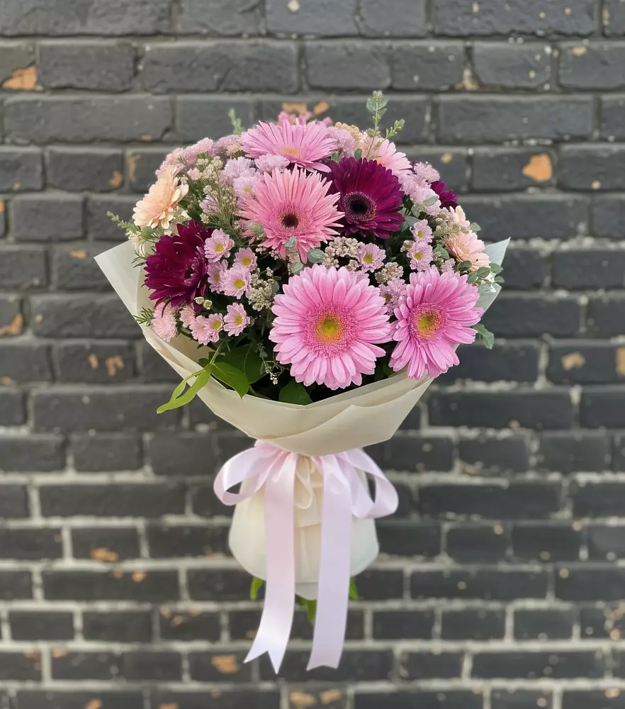 Букет цветов из: Герберы и Хризантемы в Синегорье
