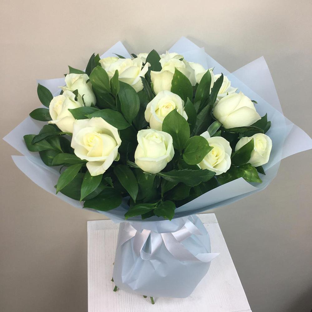 Букет 15 Белых роз Проуд в Синегорье