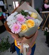 Букет цветов из:  Герберы, Розы и Хризантемы в Синегорье