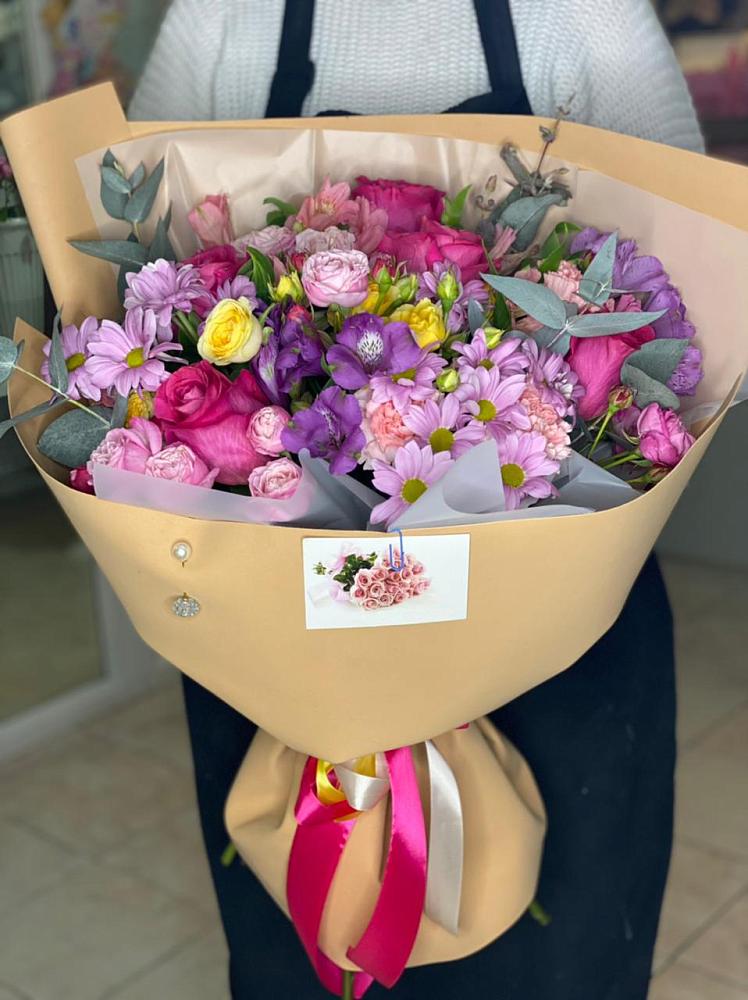 Букет цветов из: Хризантемы, Гвоздики и Альстромерии в Синегорье