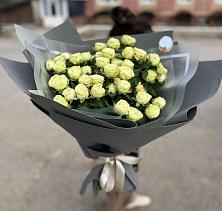 Букет Белые кустовые розы Солинеро в Синегорье