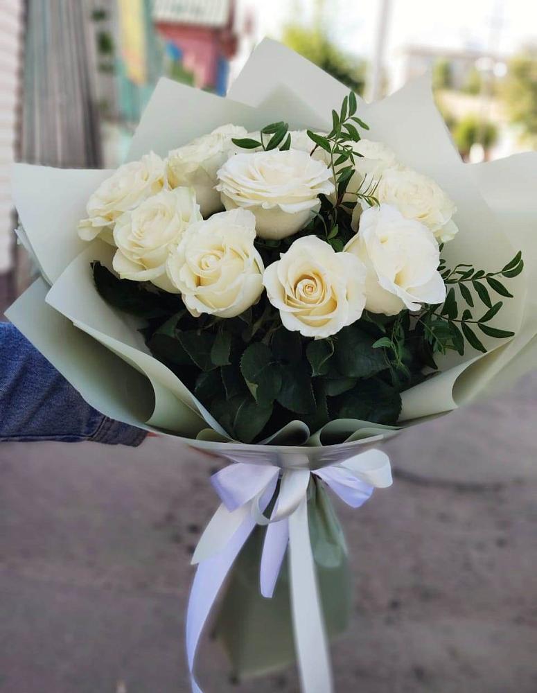 Букет Белые розы Проуд в Синегорье