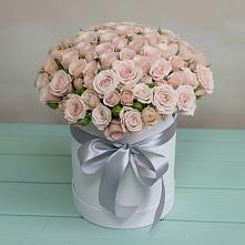 Цветочная композиция из Розы в шляпной коробке в Синегорье