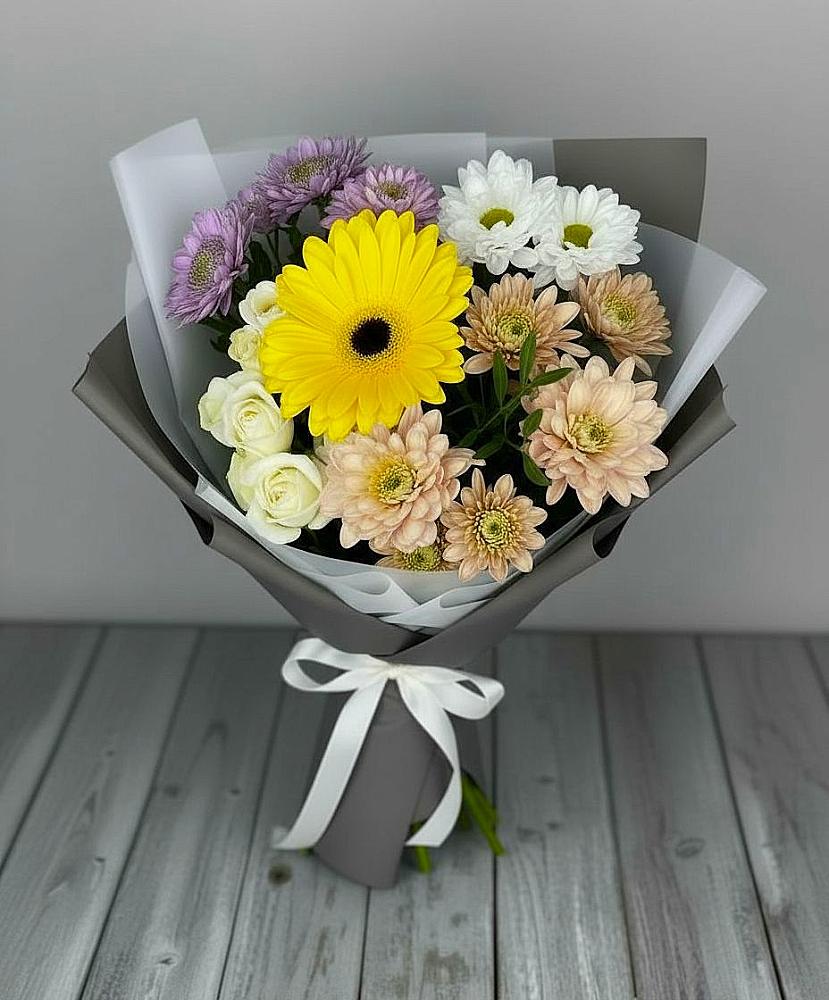 Букет цветов из: Розы, Герберы и Хризантемы в Синегорье