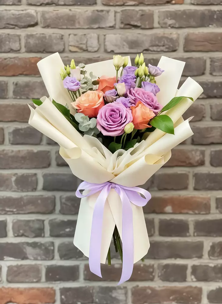 Букет цветов из: Лизиантусы и Розы в Синегорье