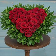 Цветочная композиция из Розы в виде сердца в Синегорье