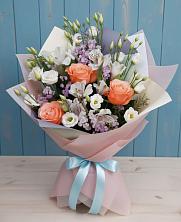 Букет цветов из:  Лизиантусы, Розы, Альстромерии и Гипсофила в Синегорье