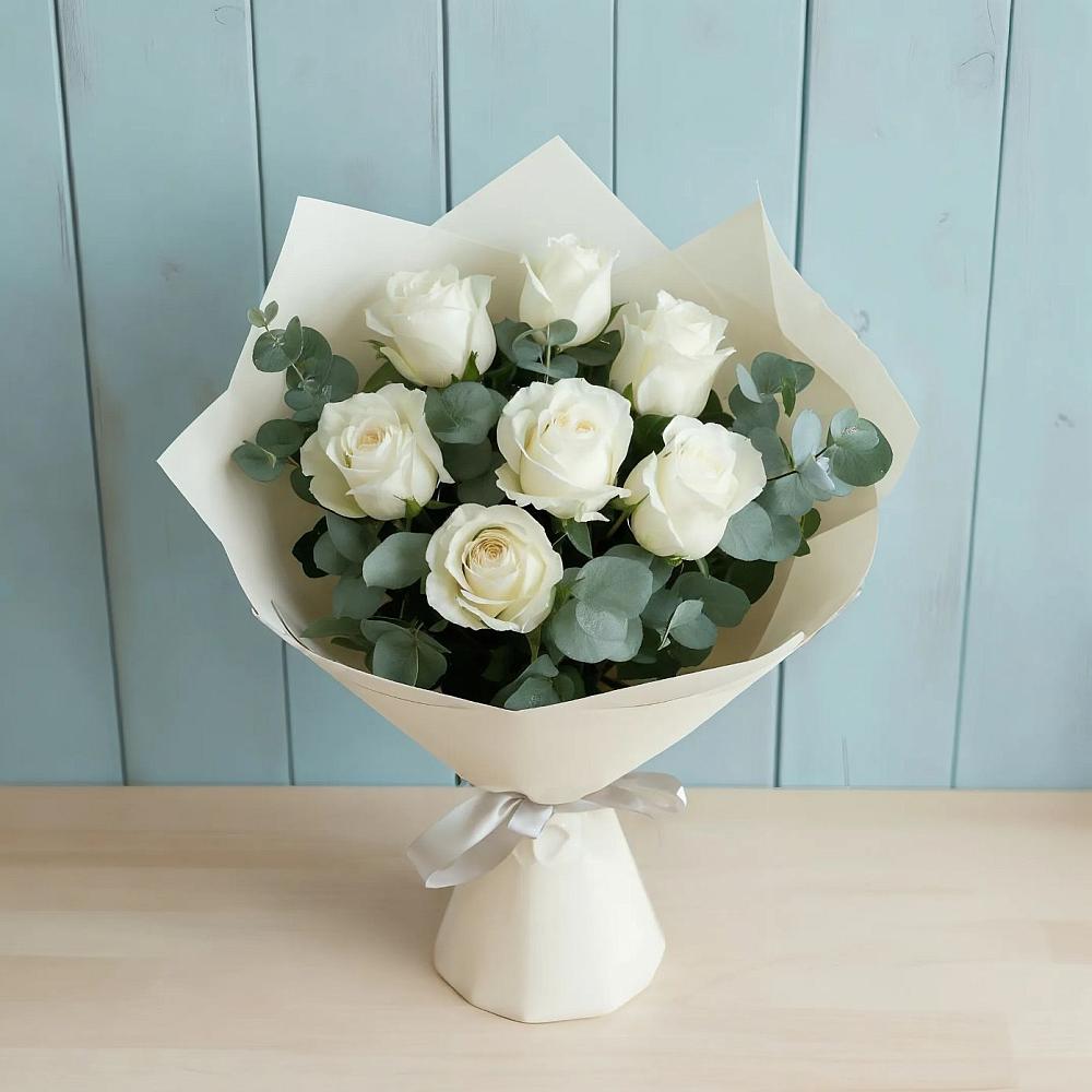 Букет Белые розы в Эвкалипте в Синегорье