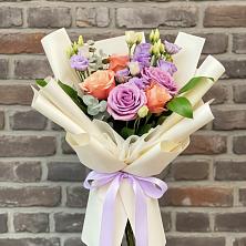 Букет цветов из:  Лизиантусы и Розы в Синегорье