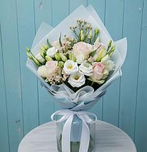 Букет цветов из:  Розы и Лизиантусы в Синегорье