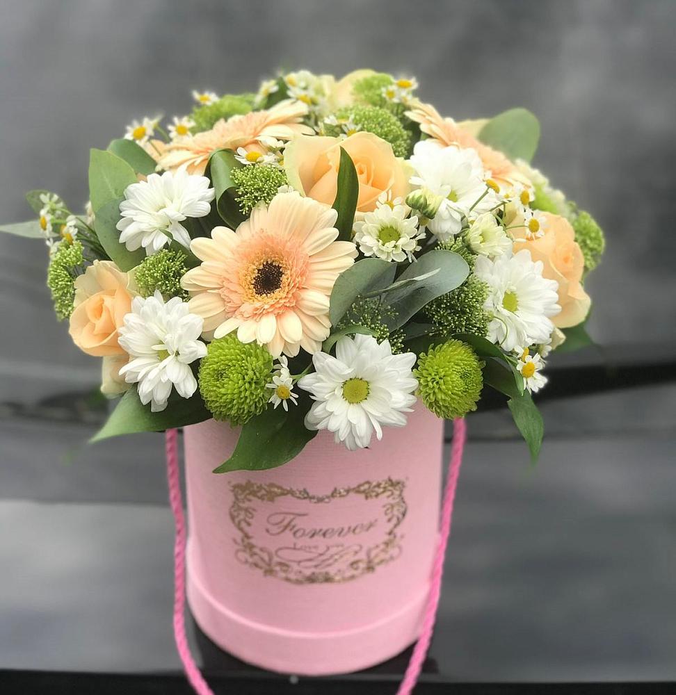 Цветочная композиция из Розы, Герберы и Хризантемы в шляпной коробке в Синегорье