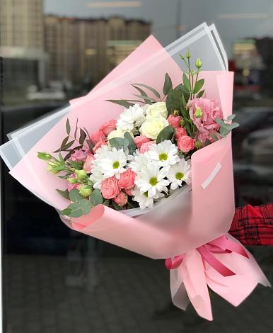 Букет цветов из: Розы, Лизиантусы и Хризантемы в Синегорье